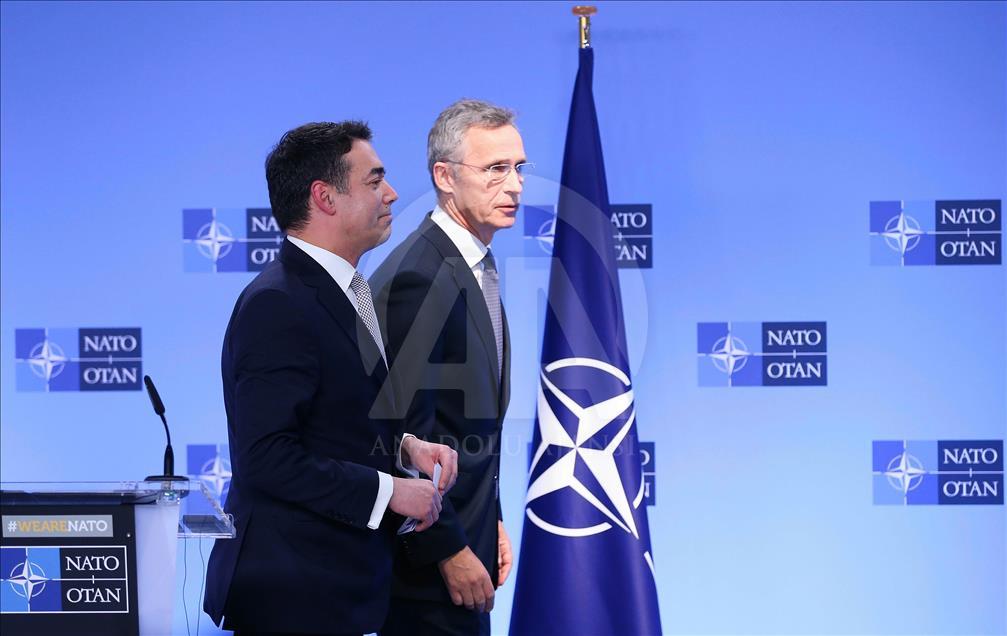 Maqedonia nënshkruan Protokolin për anëtarësimin në NATO