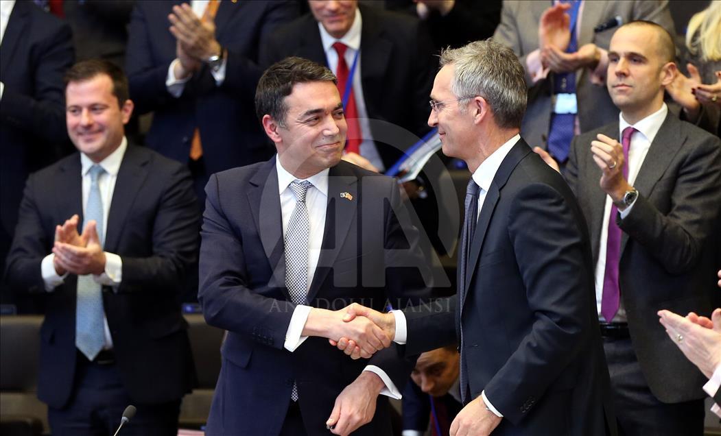 Maqedonia nënshkruan Protokolin për anëtarësimin në NATO