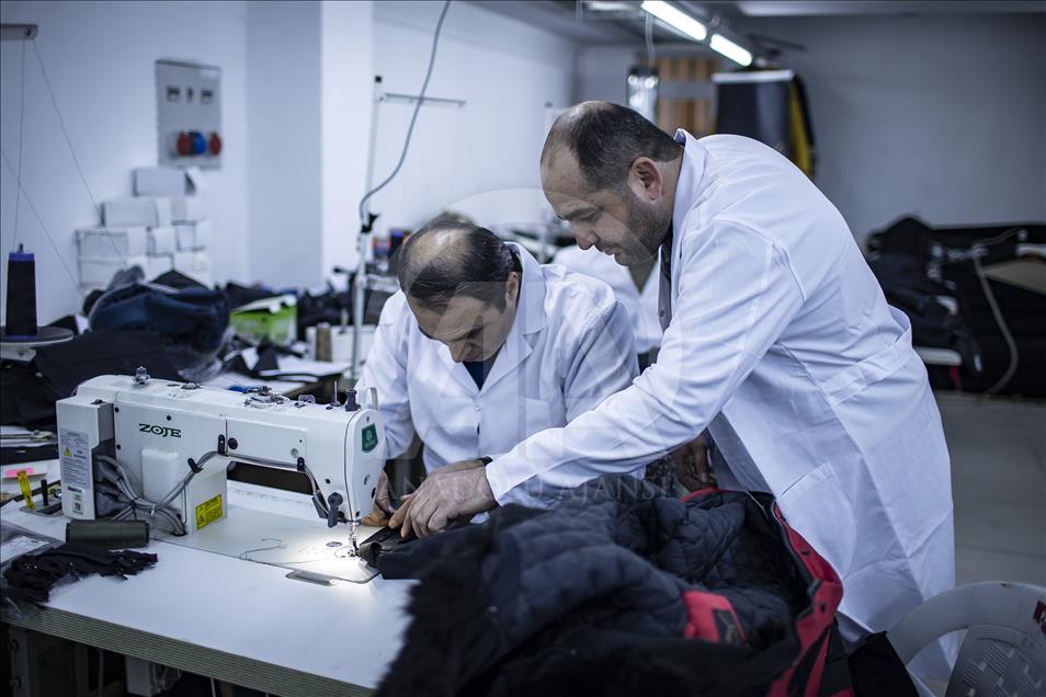 Antarktika soğuğunda "yerli üretim" kıyafetlerle ısınıyorlar