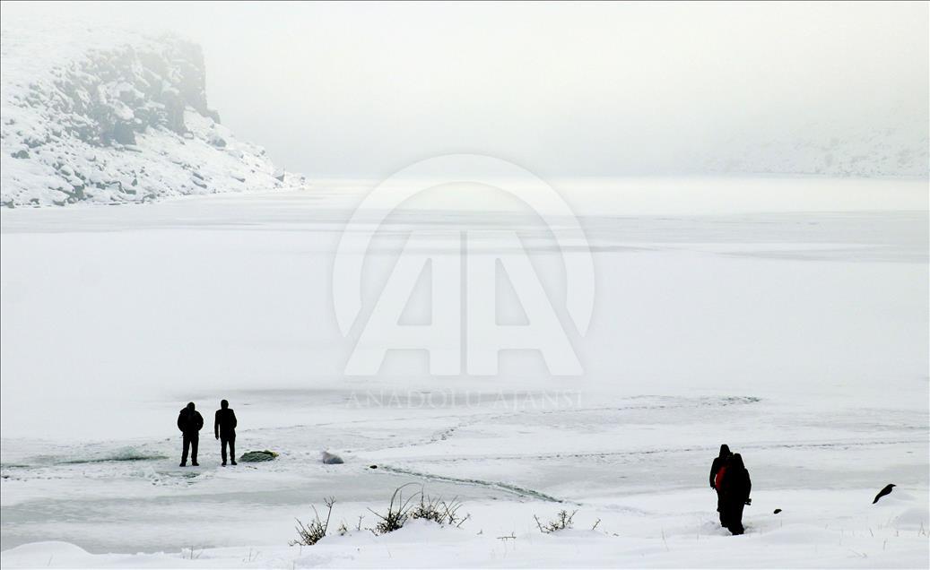 Ağrı'da "dondurucu" soğuk hava