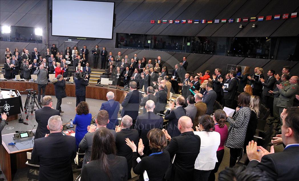 Maqedonia nënshkruan Protokolin për anëtarësimin në NATO