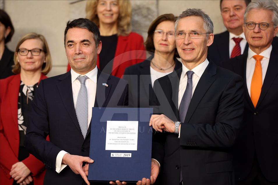 Maqedonia nënshkruan Protokolin për anëtarësimin në NATO