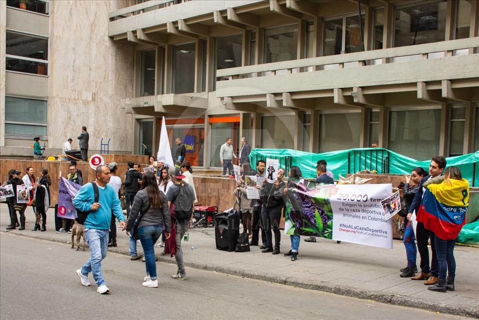 Manifestación contra la caza deportiva en Colombia