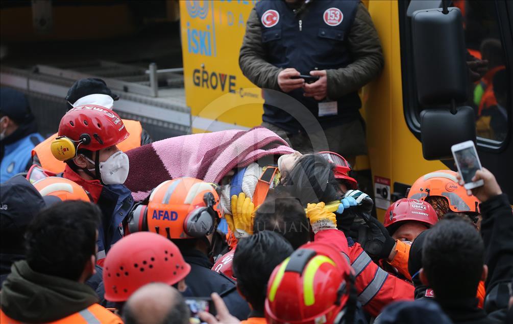 Stamboll, shpëtohet 5-vjeçarja që qëndroi 18 orë nën rrënojat e ndërtesës