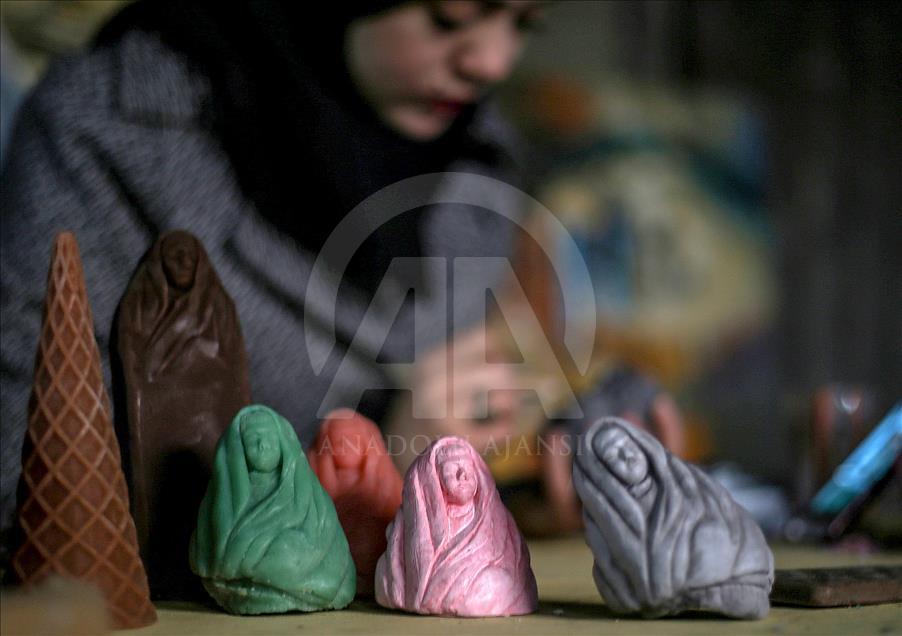 Gazze'de yaşanan acıları dondurma objelerine işliyor
