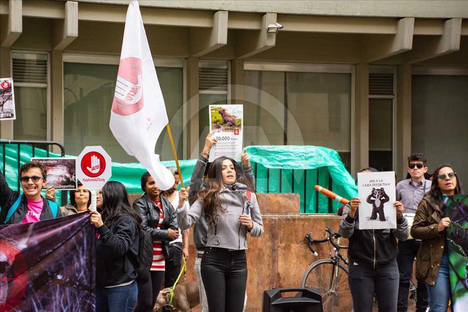 Manifestación contra la caza deportiva en Colombia
