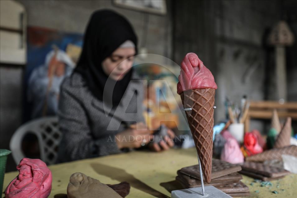 Gazze'de yaşanan acıları dondurma objelerine işliyor
