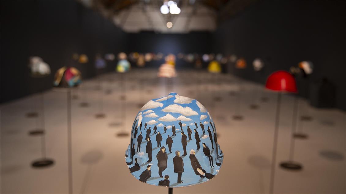 Bir baretten yola çıkıp 95 sanat eseri yaptılar