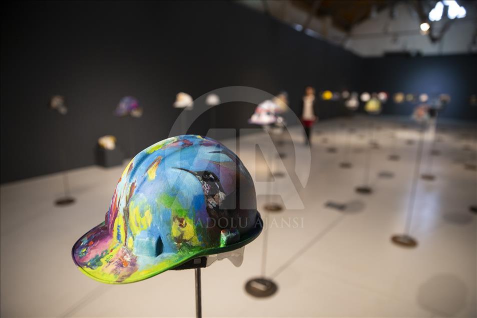 Bir baretten yola çıkıp 95 sanat eseri yaptılar