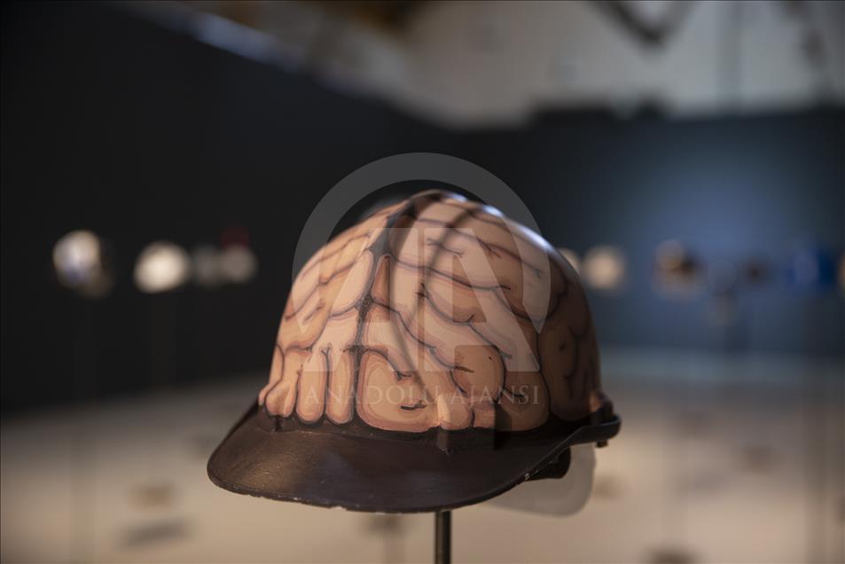 Bir baretten yola çıkıp 95 sanat eseri yaptılar