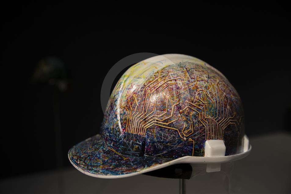 Bir baretten yola çıkıp 95 sanat eseri yaptılar