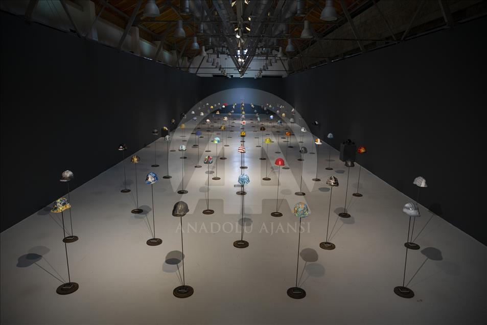 Bir baretten yola çıkıp 95 sanat eseri yaptılar
