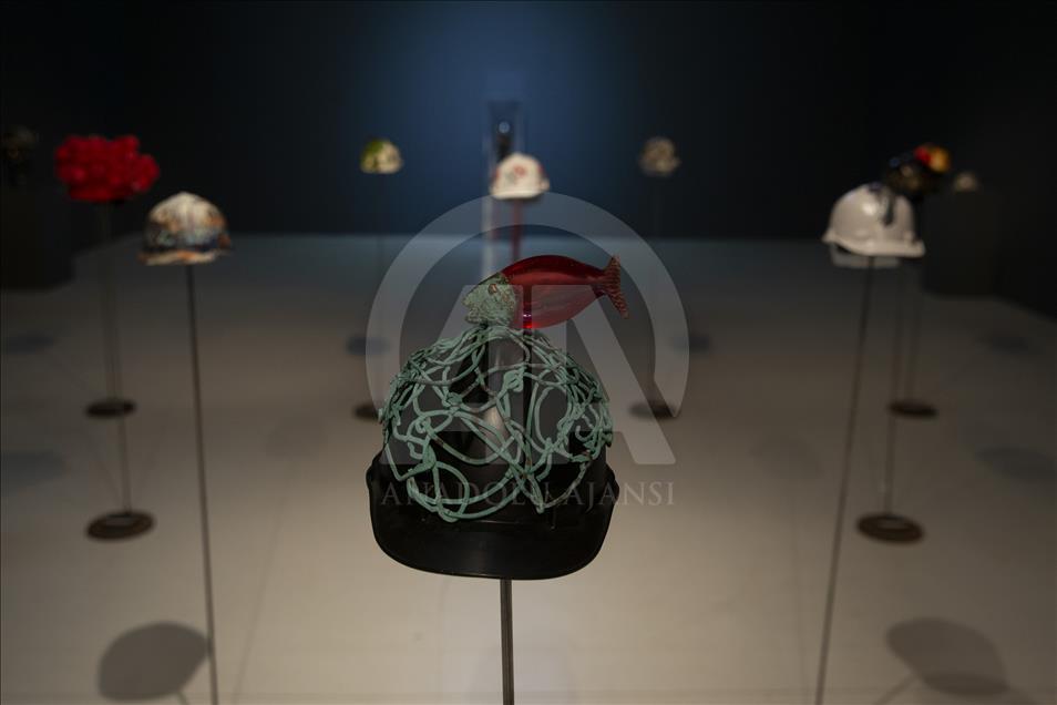Bir baretten yola çıkıp 95 sanat eseri yaptılar