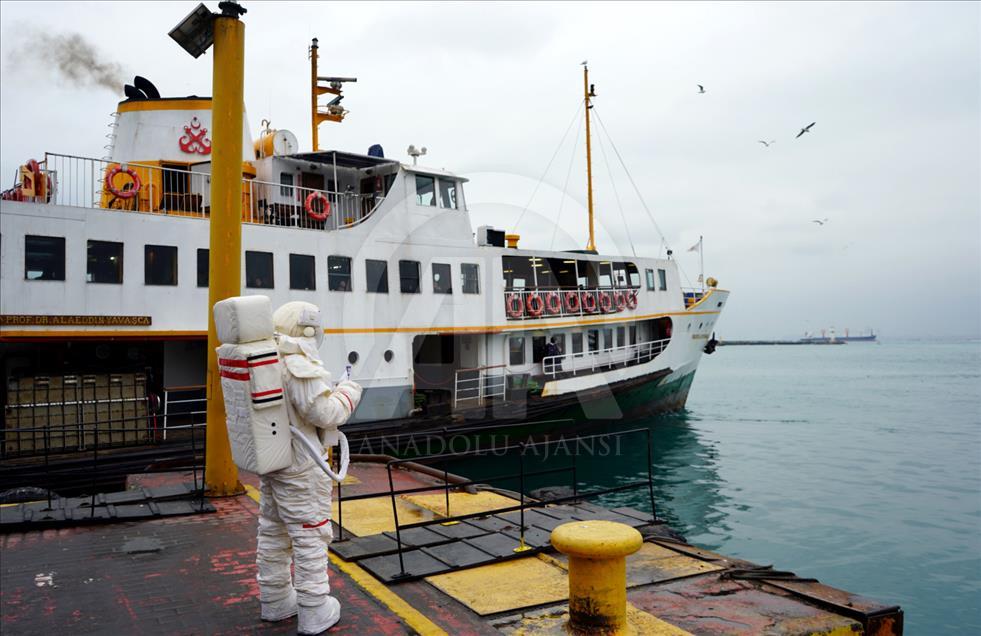 Sigaranın zararlarına "astronot"la dikkat çekildi