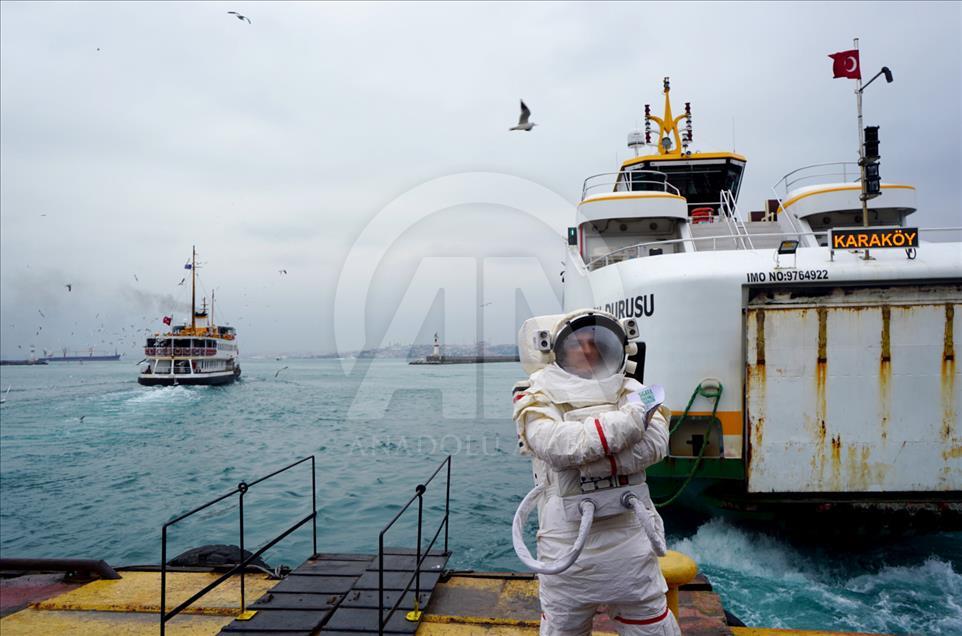 Sigaranın zararlarına "astronot"la dikkat çekildi