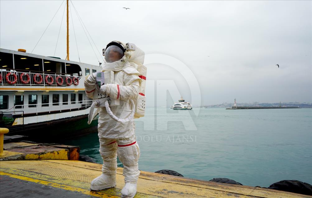 Sigaranın zararlarına "astronot"la dikkat çekildi