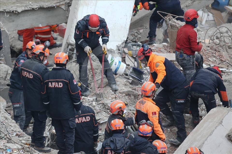 Число жертв обвала жилого дома в Стамбуле достигло 17