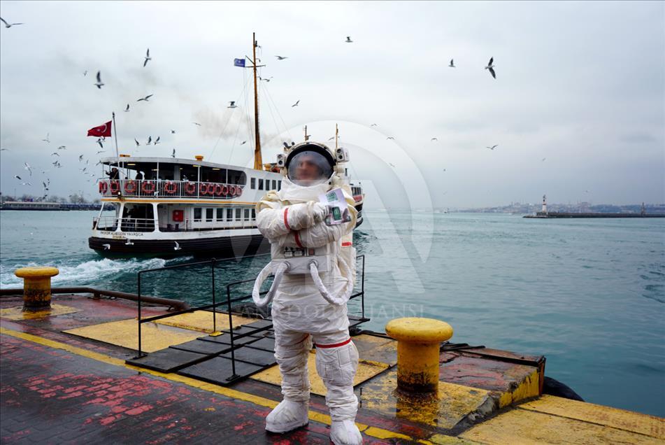 Sigaranın zararlarına "astronot"la dikkat çekildi