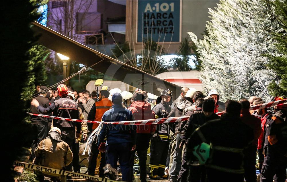İstanbul'da askeri helikopter düştü 