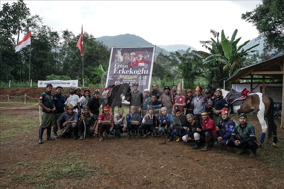Pelatihan panahan berkuda tradisional Turki