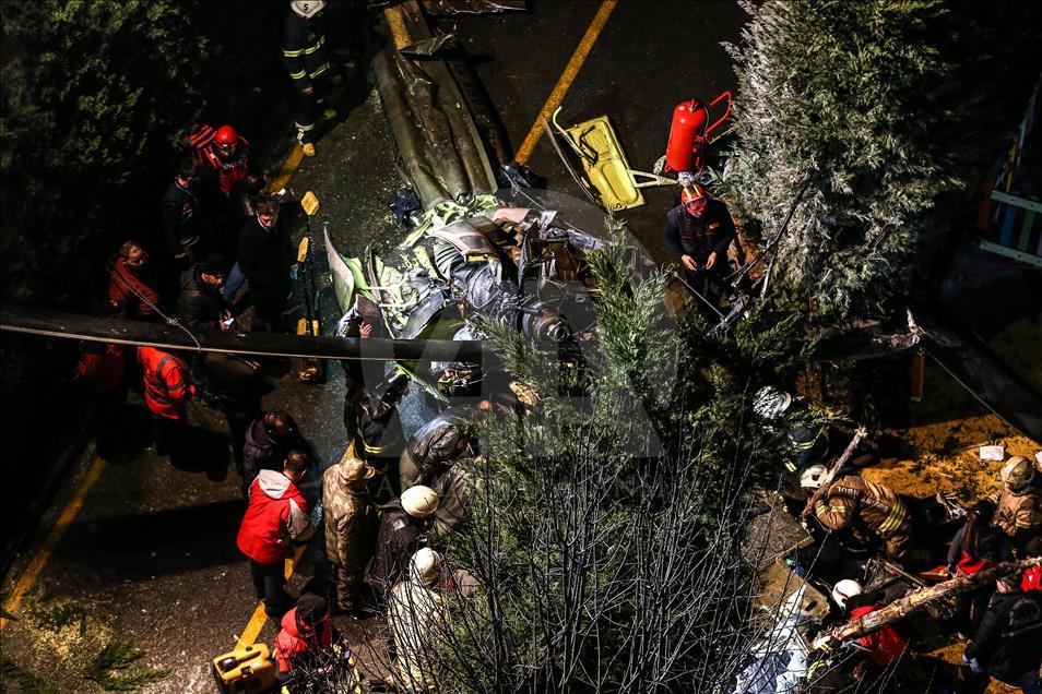 İstanbul'da askeri helikopter düştü
