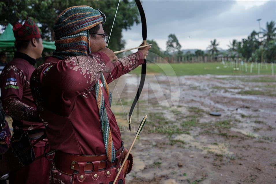 Pelatihan panahan berkuda tradisional Turki