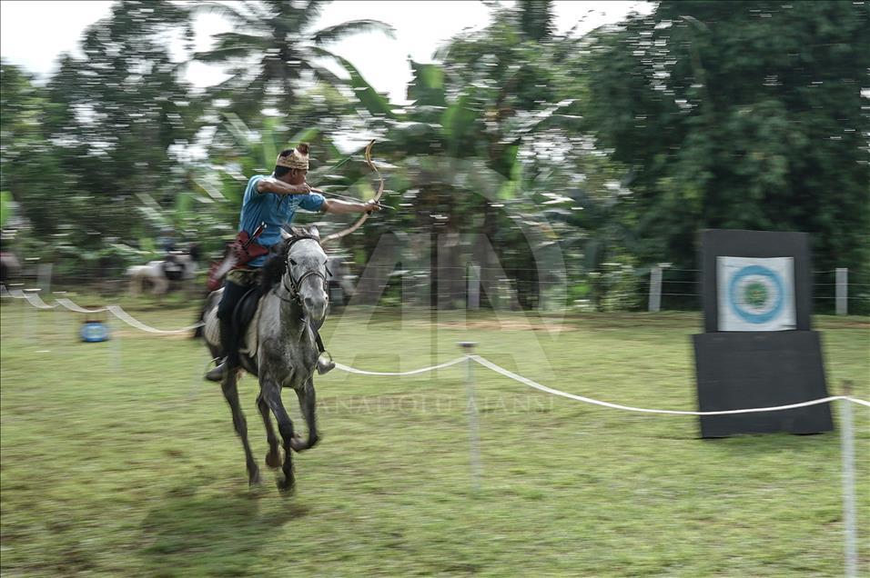 Pelatihan panahan berkuda tradisional Turki