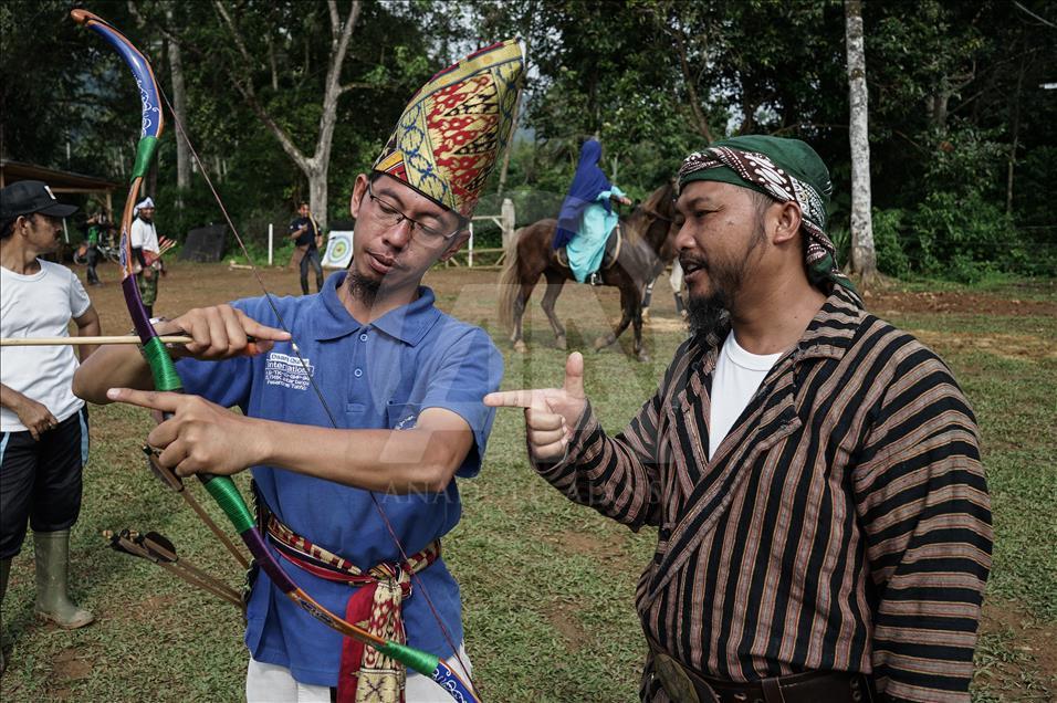 Pelatihan panahan berkuda tradisional Turki