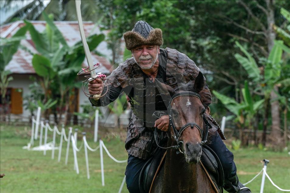 Pelatihan panahan berkuda tradisional Turki