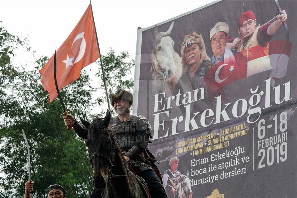 Pelatihan panahan berkuda tradisional Turki