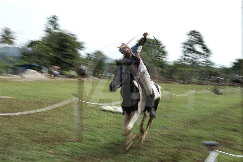 Pelatihan panahan berkuda tradisional Turki