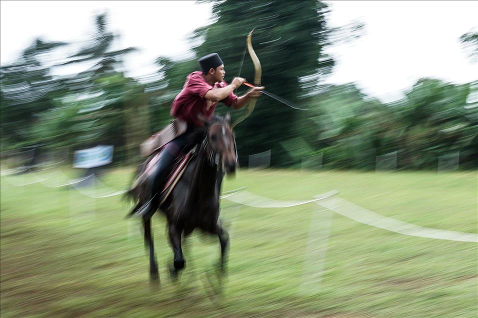 Turnamen pemanah berkuda tradisional Turki di Indonesia
