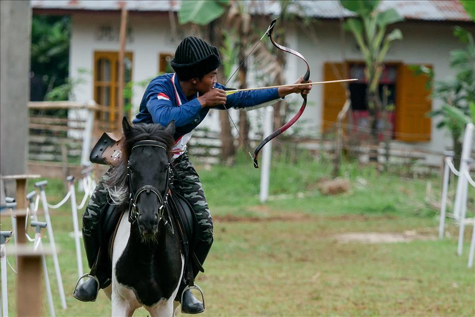 Turnamen pemanah berkuda tradisional Turki di Indonesia