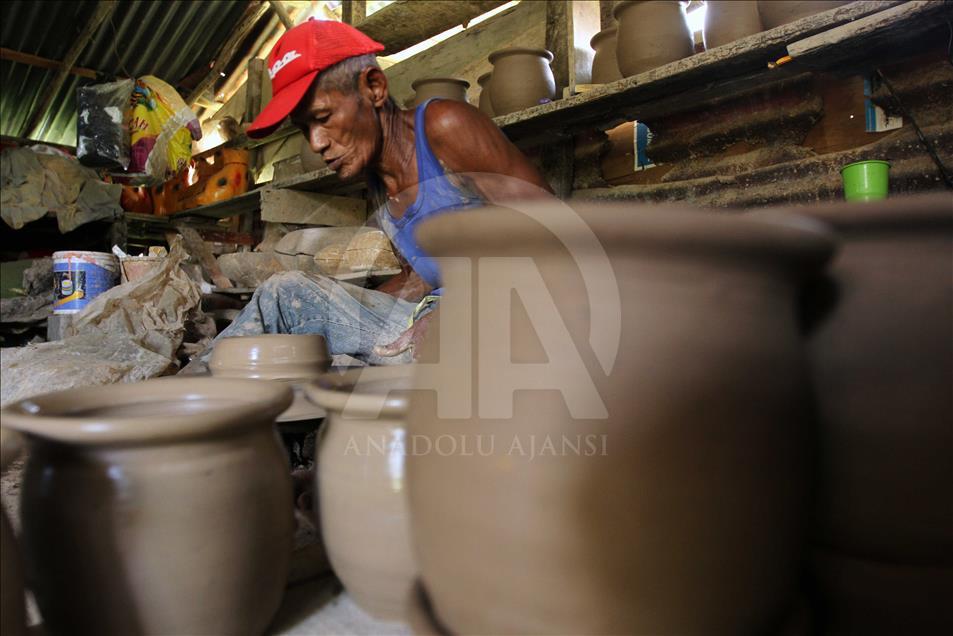 Seni membuat gerabah di Palembang