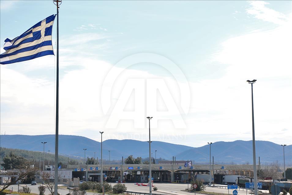 Maqedonia vendos emrin Maqedonia e Veriut në kalimin kufitar me Greqinë