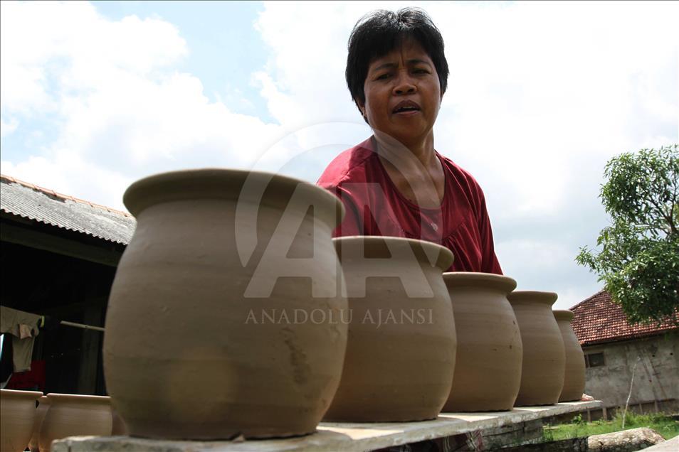 Seni membuat gerabah di Palembang