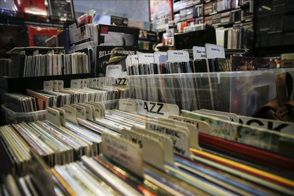Collectors of rare vinyl LPs find treasure trove in Turkey