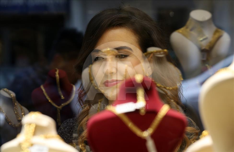 تركيا.. سوق المجوهرات و"عيد الحب".. حركية على أوتار القلوب 

