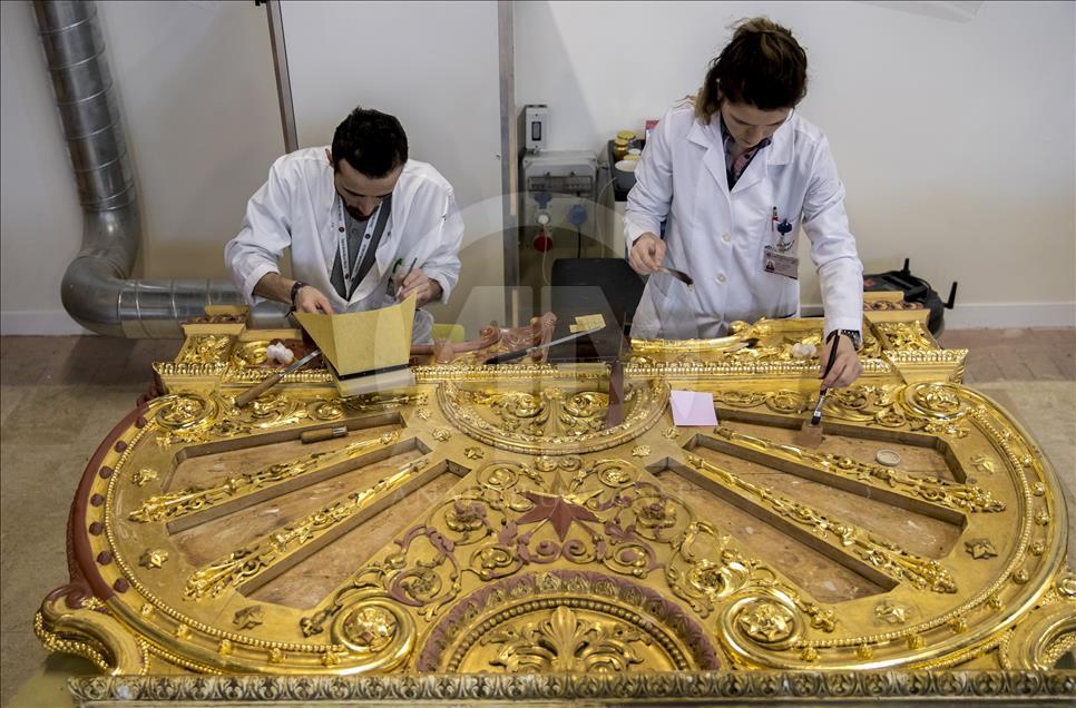 Restoration of historical gold leaf arts