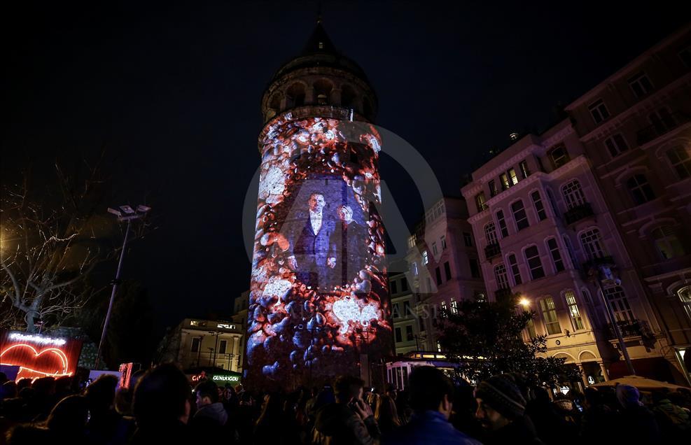 Башня в Стамбуле изменила подсветку в День всех влюбленных 