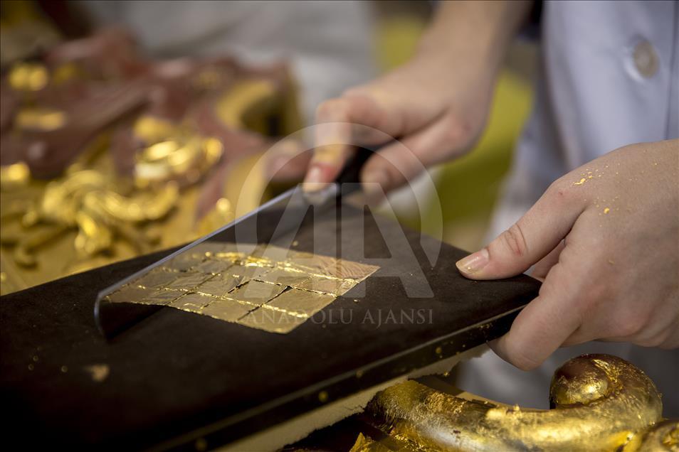 Restoration of historical gold leaf arts