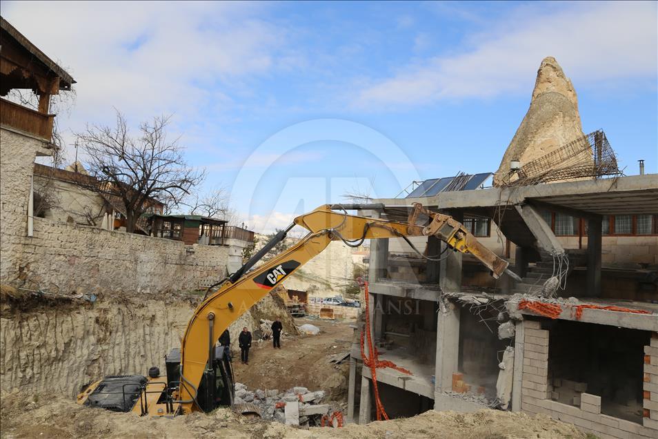 Göreme'de peribacaları bölgesindeki inşaatın yıkımı