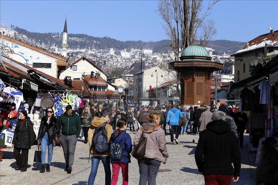 Hladan, ali sunčan dan izmamio Saraljije na ulice