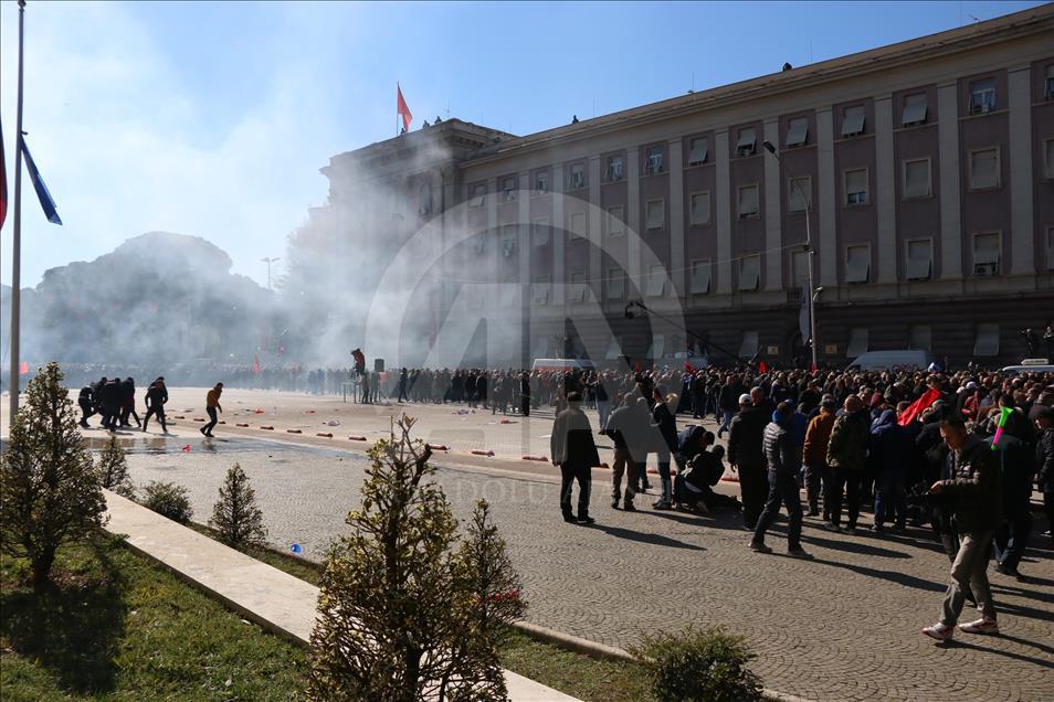 Albanija: Pristalice opozicije se sukobile sa policijom