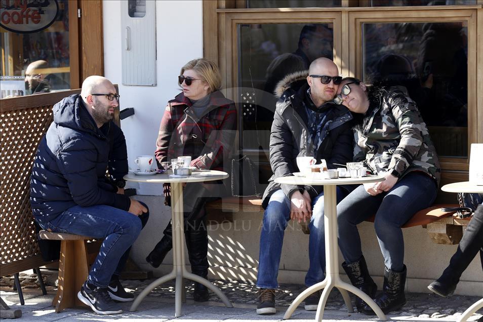 Hladan, ali sunčan dan izmamio Saraljije na ulice