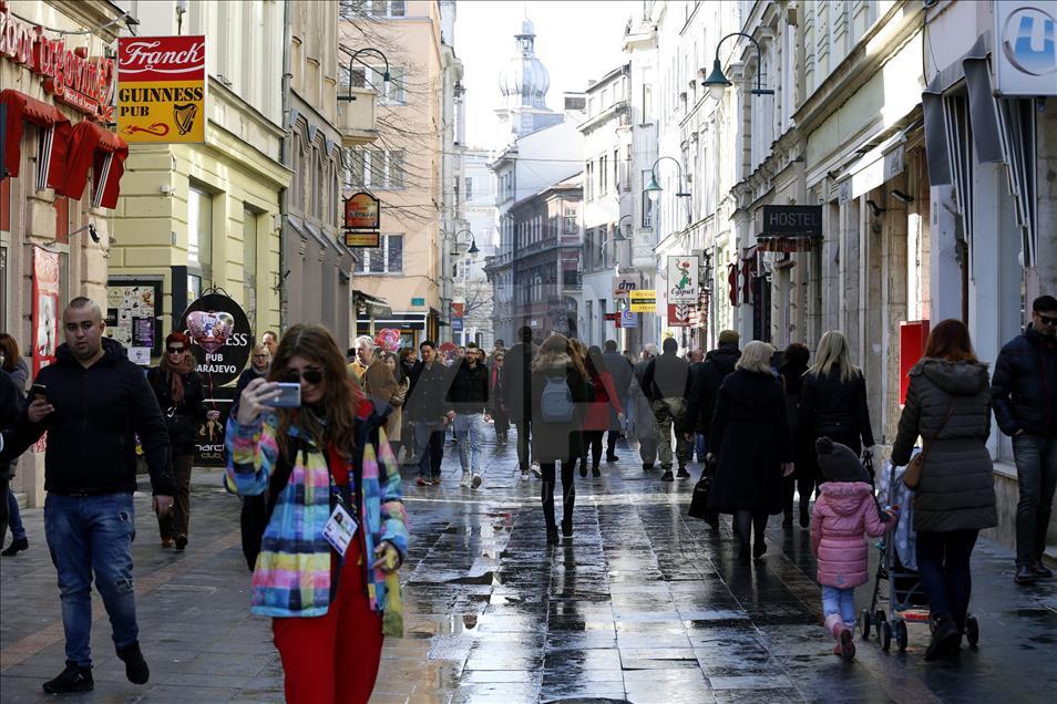 Hladan, ali sunčan dan izmamio Saraljije na ulice