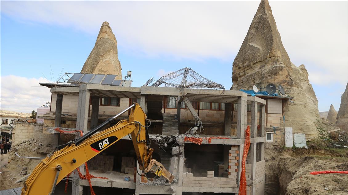 Göreme'de peribacaları bölgesindeki inşaatın yıkımı