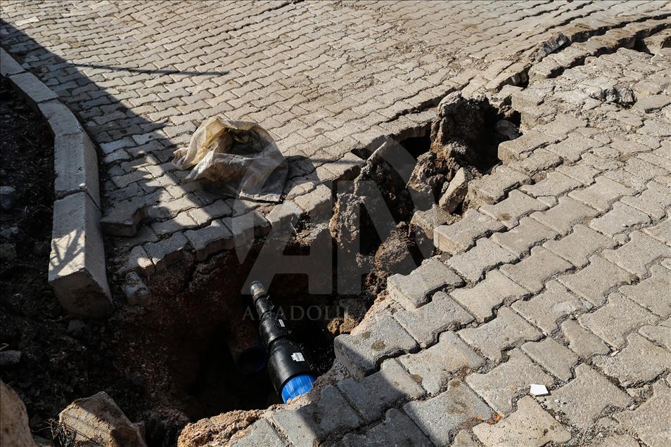 İzmir'de toprak kayması sonucu 12 ev tahliye edildi