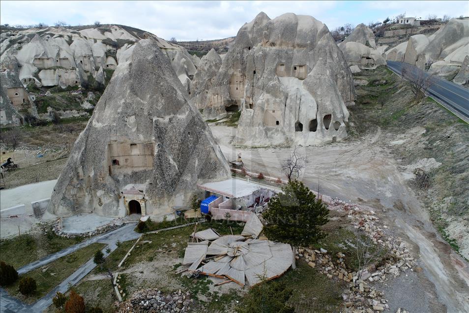 Kapadokya'daki yapıların yıkılması
