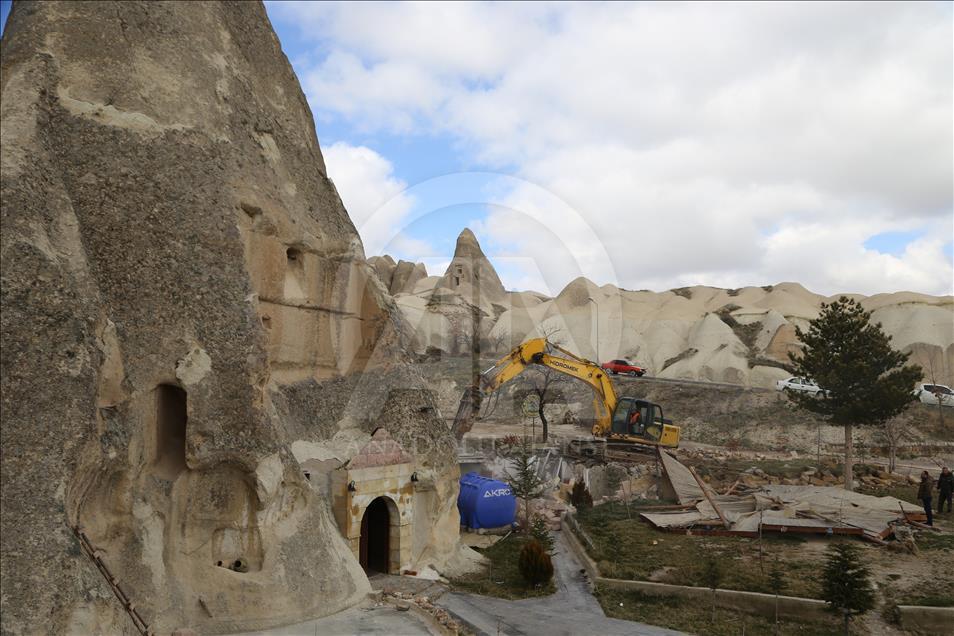 Kapadokya'daki yapıların yıkılması 